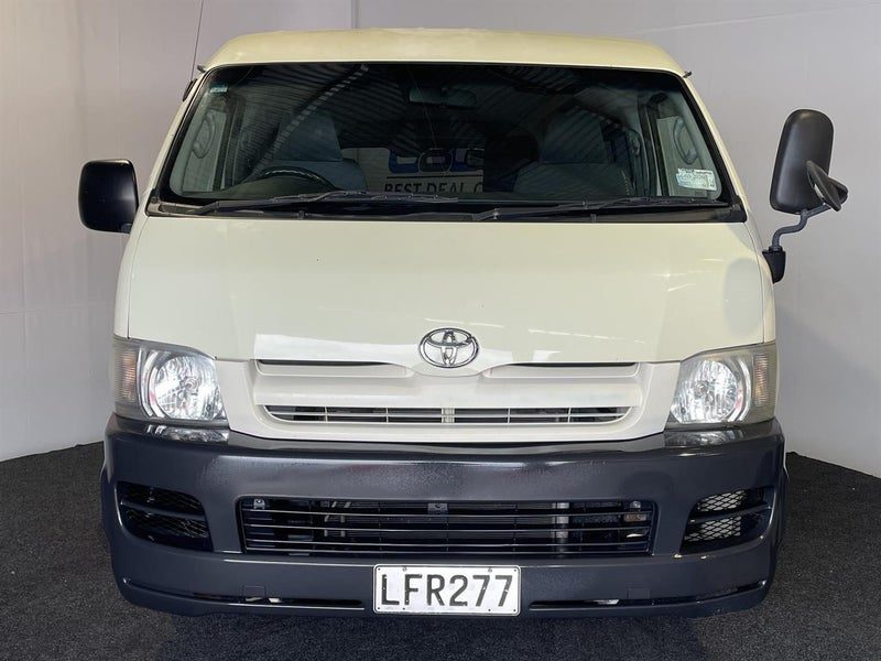 2006 Toyota Hiace, photo 2