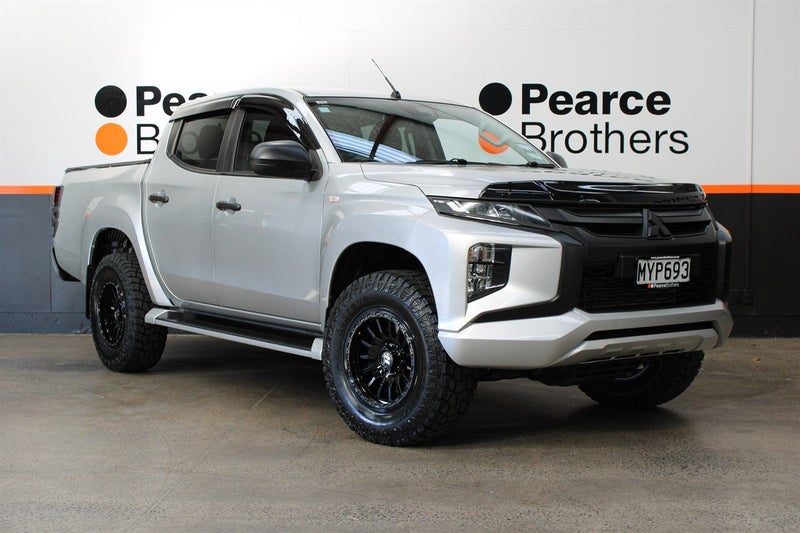 2020 Mitsubishi Triton GLXR 2.4D 17 inch MAGS
