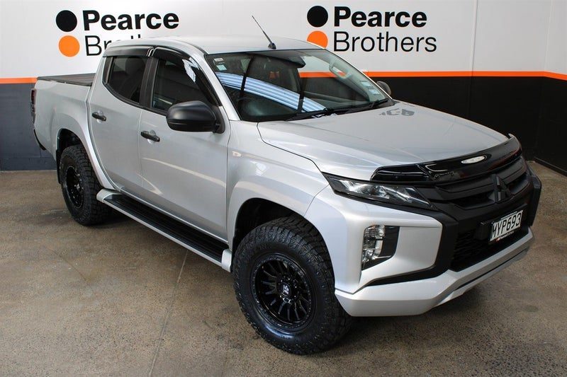2020 Mitsubishi Triton GLXR 2.4D 17 inch MAGS, photo 2