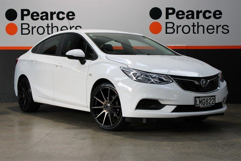 2018 Holden Astra LS, LOW KMS, BRAND NEW 19 MAGS