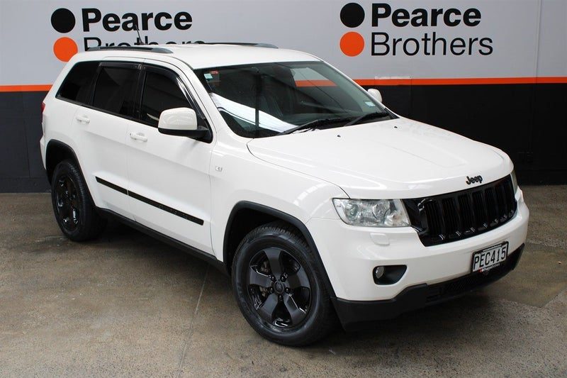 2012 Jeep Grand Cherokee LAREDO 4X4 BLACK OUT, photo 2