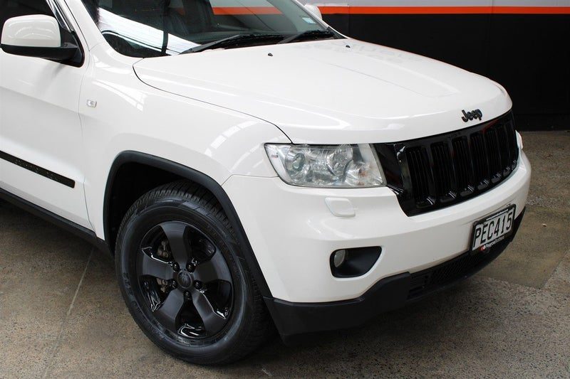 2012 Jeep Grand Cherokee LAREDO 4X4 BLACK OUT, photo 3