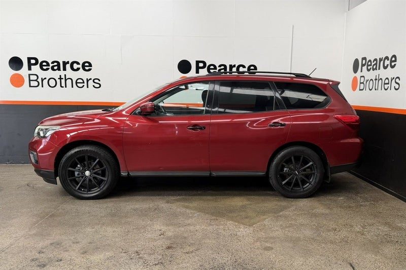 2017 Nissan Pathfinder ST, photo 2