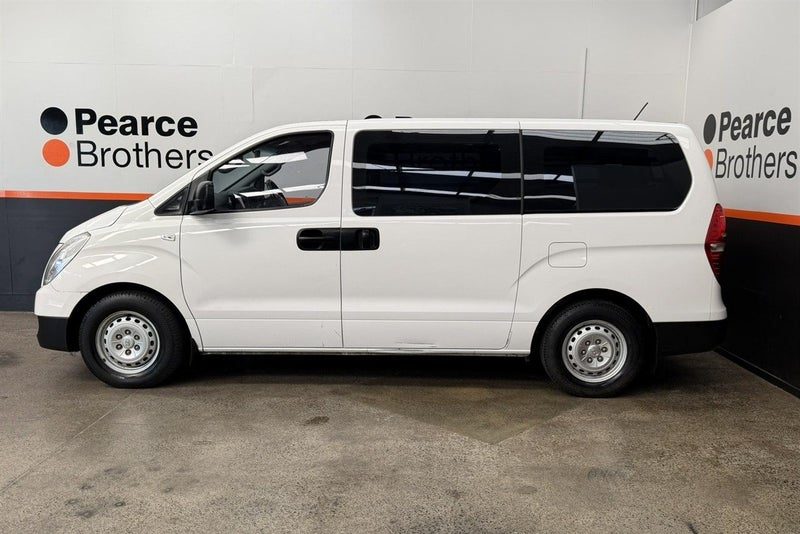2017 Hyundai iLoad 2.5L DIESEL, AUTO, TWIN SLIDER, photo 2