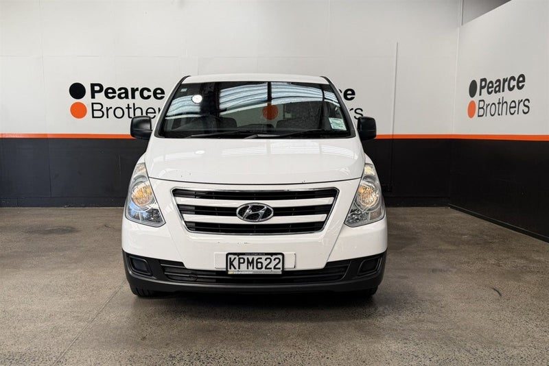 2017 Hyundai iLoad 2.5L DIESEL, AUTO, TWIN SLIDER, photo 3