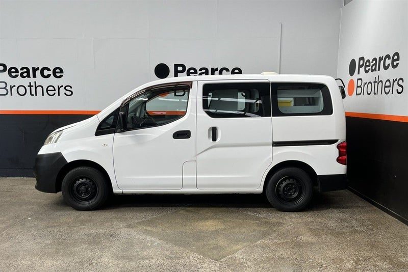 2013 Nissan Vanette NV200, 1.6L PETROL, photo 2