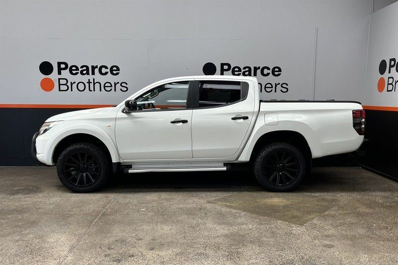 2016 Mitsubishi Triton GLXR, photo 2