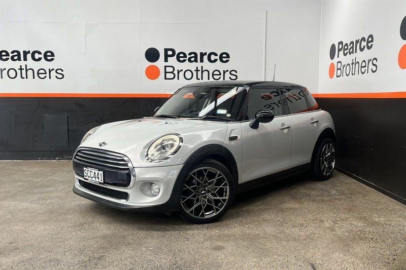 2016 MINI Cooper BRAND NEW 18'' MAGS, LOW KMS !!!