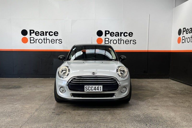 2016 MINI Cooper BRAND NEW 18'' MAGS, LOW KMS !!!, photo 3