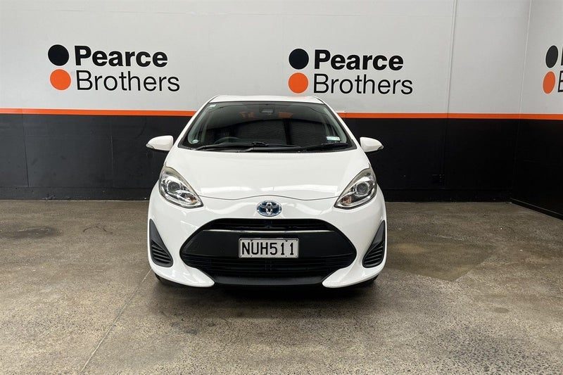 2018 Toyota Aqua Hybrid, photo 3