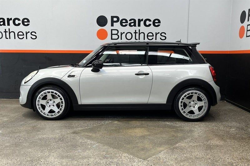 2018 MINI Cooper S MANUAL, LOW KMS, 18'' MAGS, photo 2