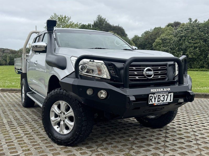 2016 Nissan Navara ST 4X4 MANUAL FLAT DECK, photo 2