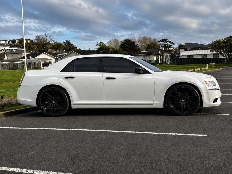 2014 Chrysler 300 LIMITED ON NEW 22 S, photo 3
