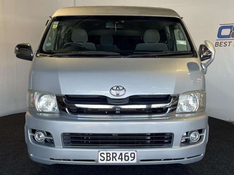2009 Toyota Hiace Minibus, photo 2