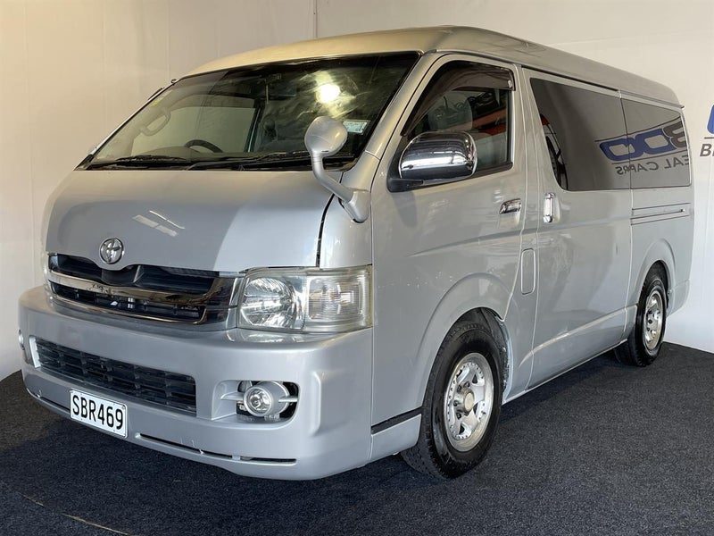 2009 Toyota Hiace Minibus, photo 3