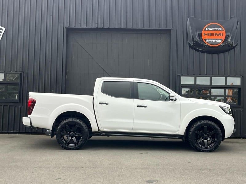 2022 Nissan Navara ST, photo 3