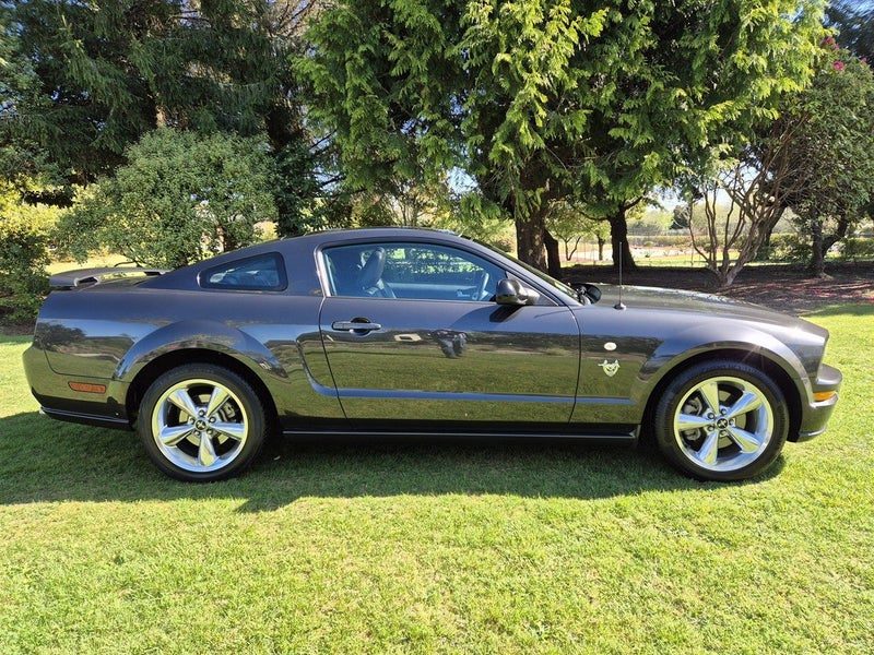 2009 Ford Mustang 45th Anniversary, photo 2