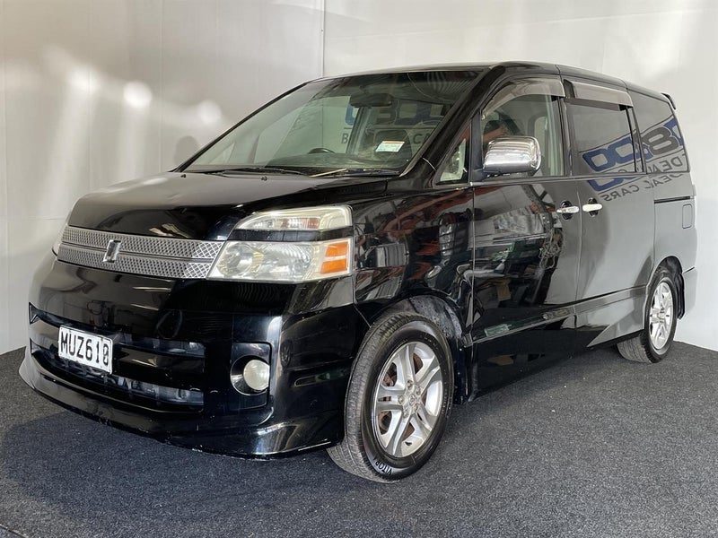 2006 Toyota Voxy, photo 3
