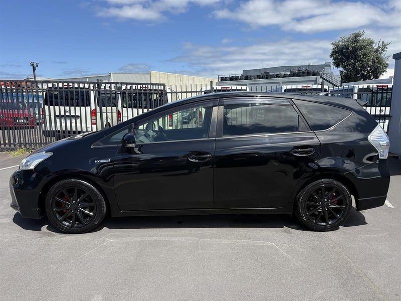 2013 Toyota Prius Alpha S Touring 7-Seater, photo 2