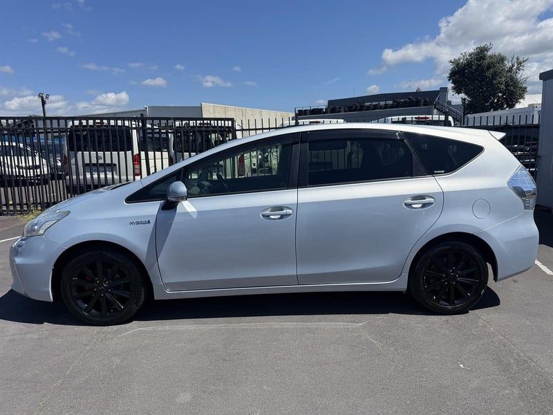 2012 Toyota Prius Alpha G 7 seater, photo 2