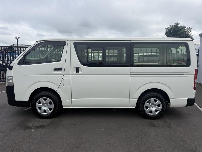 2018 Toyota Hiace DX, photo 2