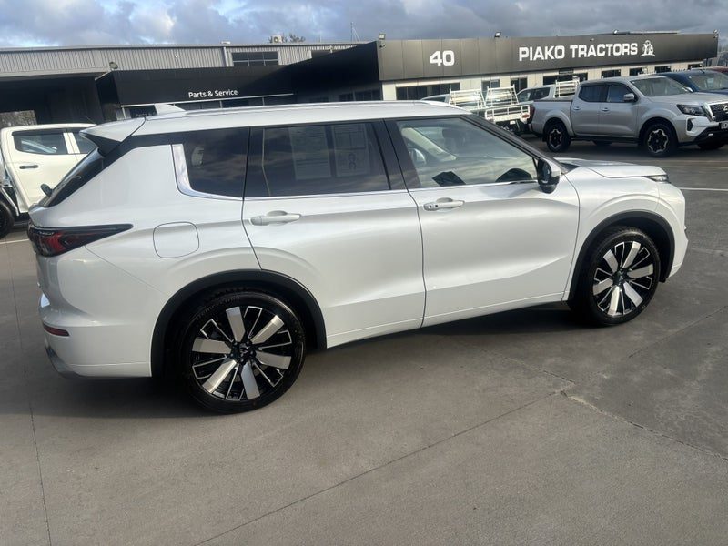 2026 Mitsubishi Outlander VRX 4WD, photo 2