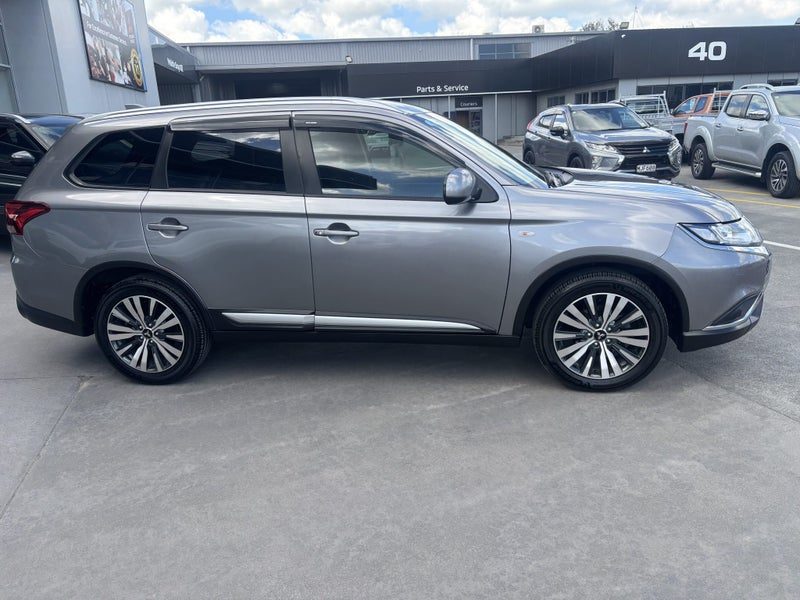 2021 Mitsubishi Outlander LS, photo 2