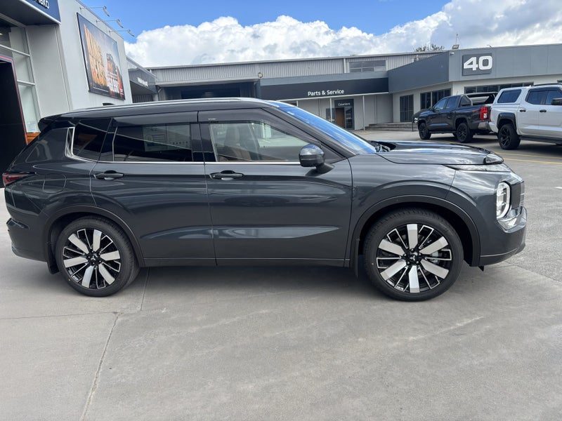 2025 Mitsubishi Outlander Exceed 4WD, photo 2