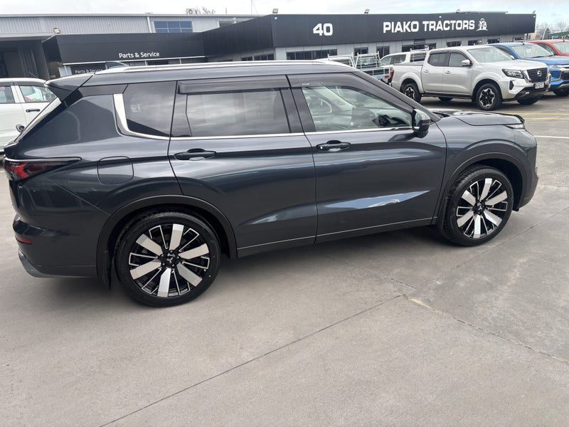 2026 Mitsubishi Outlander VRX 4WD, photo 2