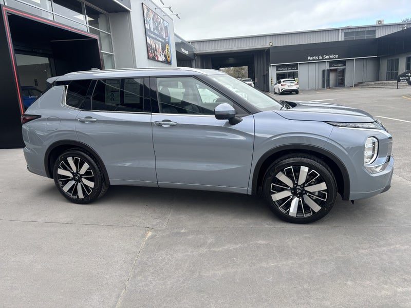 2026 Mitsubishi Outlander VRX 4WD, photo 2