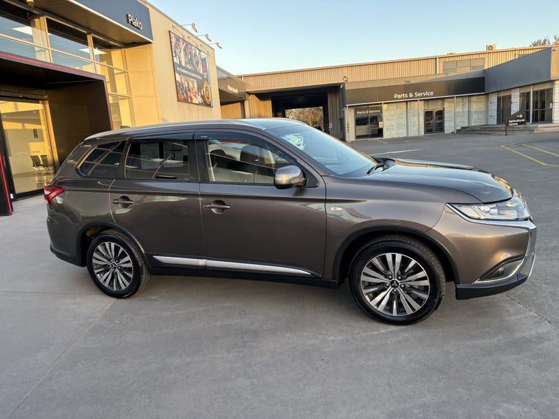 2018 Mitsubishi Outlander LS, photo 2