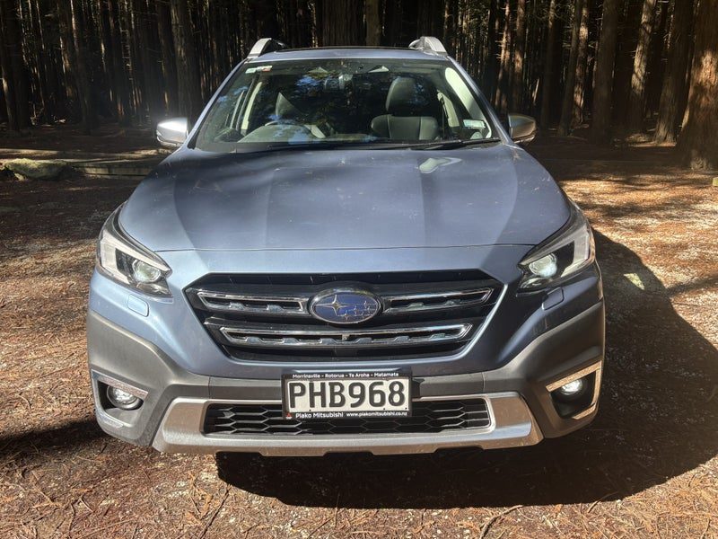 2022 Subaru Outback Touring 4WD, photo 2