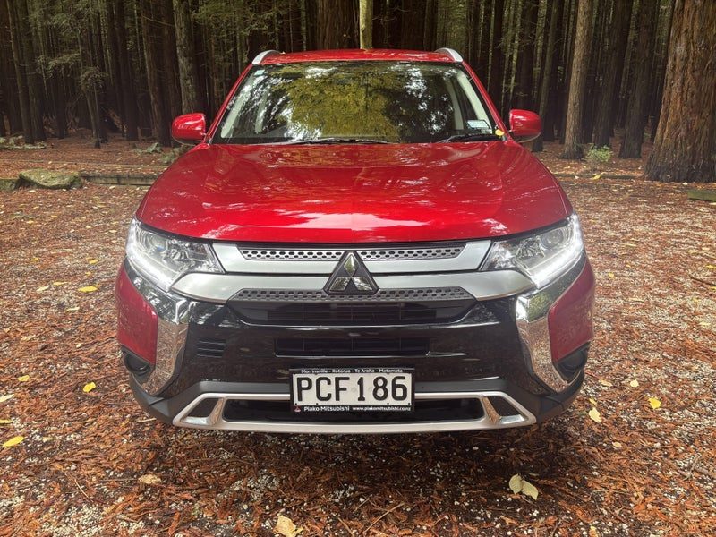 2022 Mitsubishi Outlander LS, photo 2