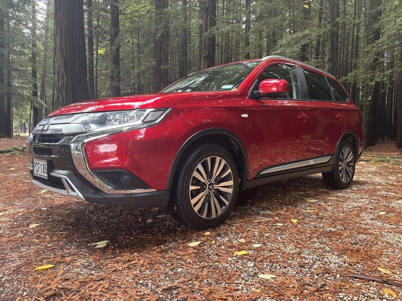 2022 Mitsubishi Outlander LS, photo 3