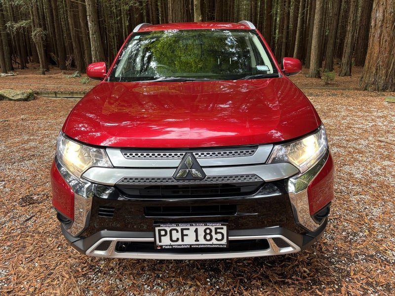 2022 Mitsubishi Outlander LS, photo 2