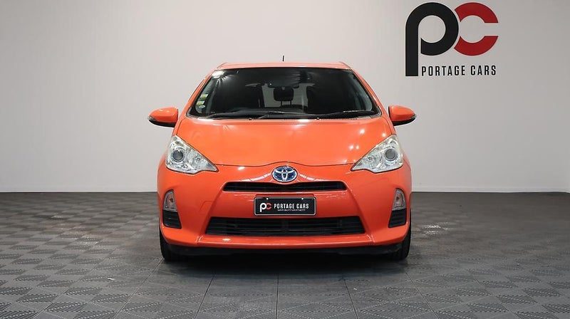 2013 Toyota Aqua, photo 2