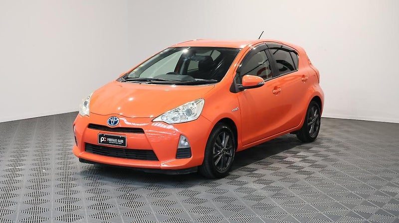 2013 Toyota Aqua, photo 3