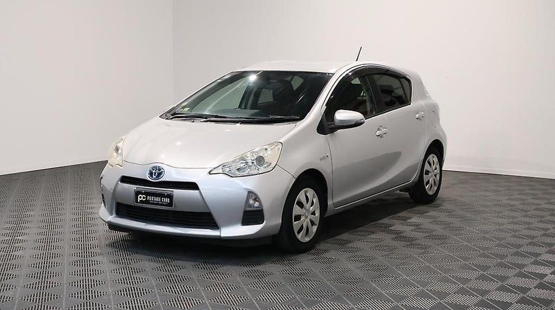2013 Toyota Aqua G Model + Push Button Start, photo 3