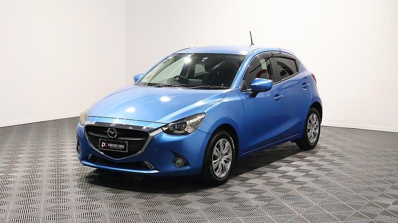 2014 Mazda Demio 13S Smart Key with Low KMs, photo 3