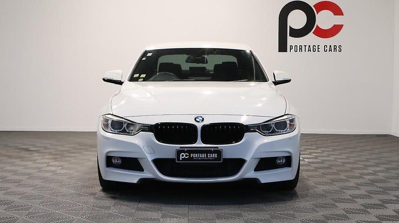 2013 BMW 320i xDrive M Sports, photo 2