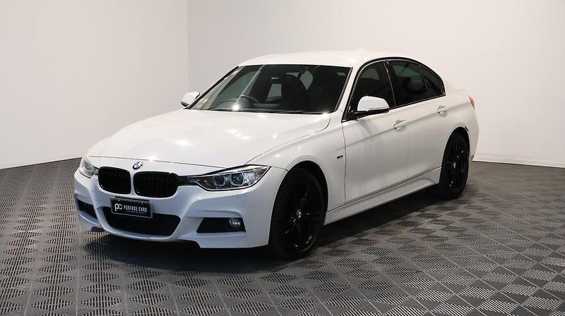 2013 BMW 320i xDrive M Sports, photo 3