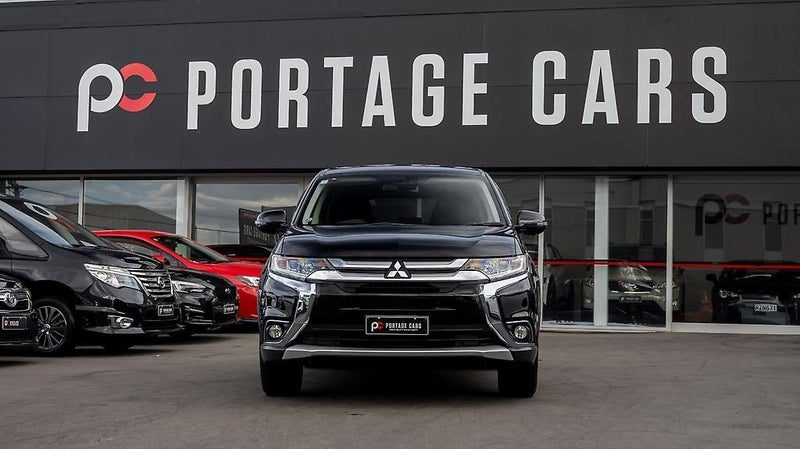 2015 Mitsubishi Outlander 4WD Push start, 7 Seater, photo 2