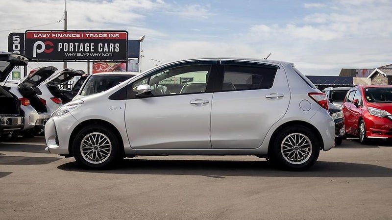 2017 Toyota Vitz Hybrid Traction control, photo 3