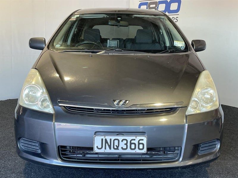 2004 Toyota Wish, photo 2