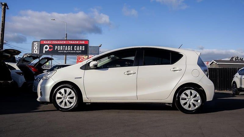 2012 Toyota Aqua G model spec push start, Hybrid, photo 3