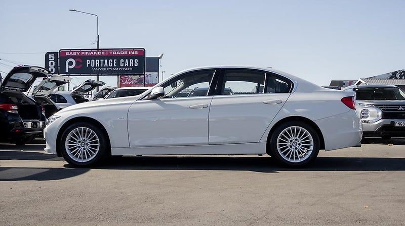 2014 BMW 320i 320i Leather pkg Low Kms, photo 3