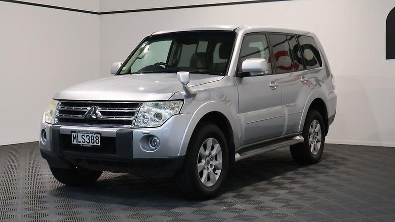 2008 Mitsubishi Pajero Exceed, photo 3