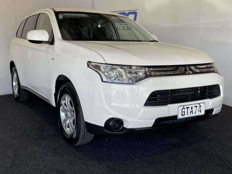2013 Mitsubishi Outlander 2.0 2WD LS, main photo