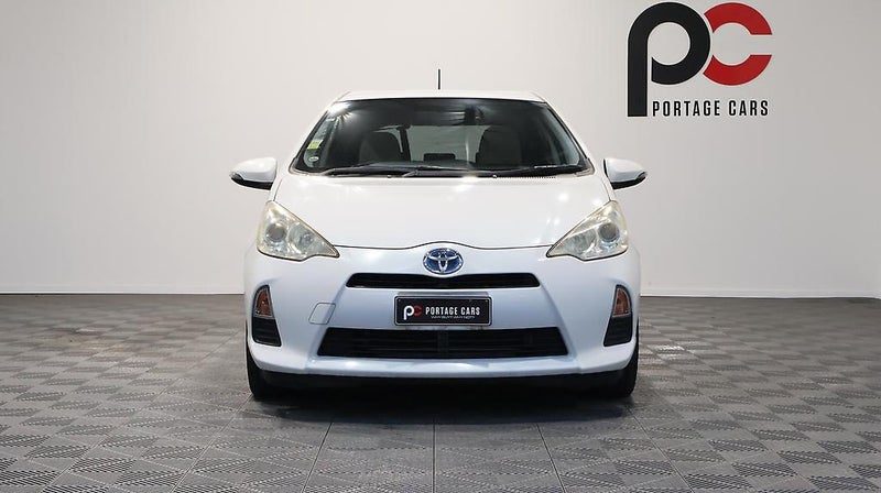 2012 Toyota Aqua S, photo 2