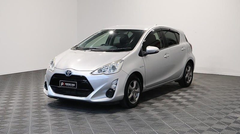 2015 Toyota Aqua S, photo 3